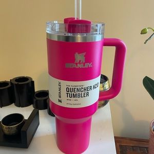 Stanley 40 oz Stainless Steel H2.0 FlowState Quencher Tumbler in Camelia NWT